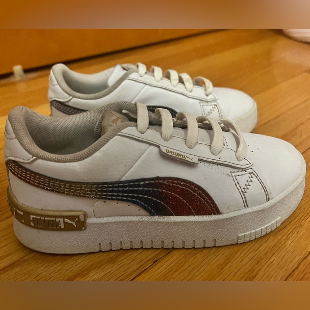 Girls puma sneakers